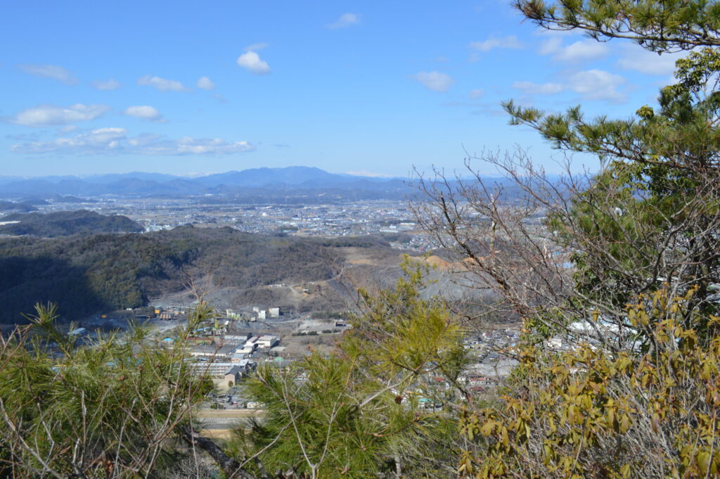 遠くに見える白山