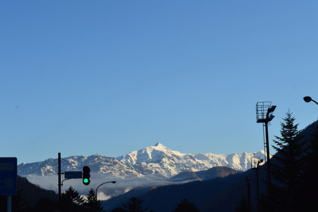 平湯から望む笠ヶ岳