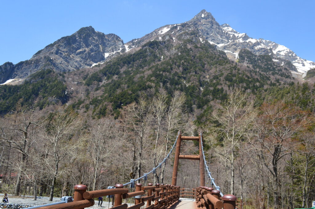 明神橋から見る明神岳