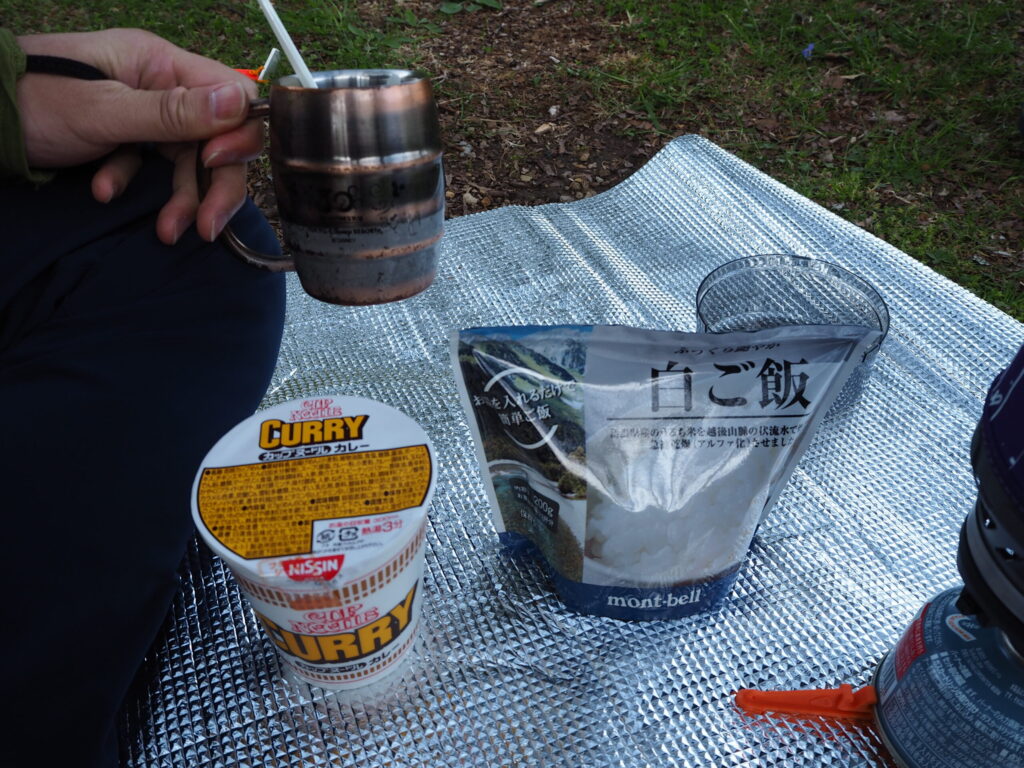 キャンプ場の食事の写真