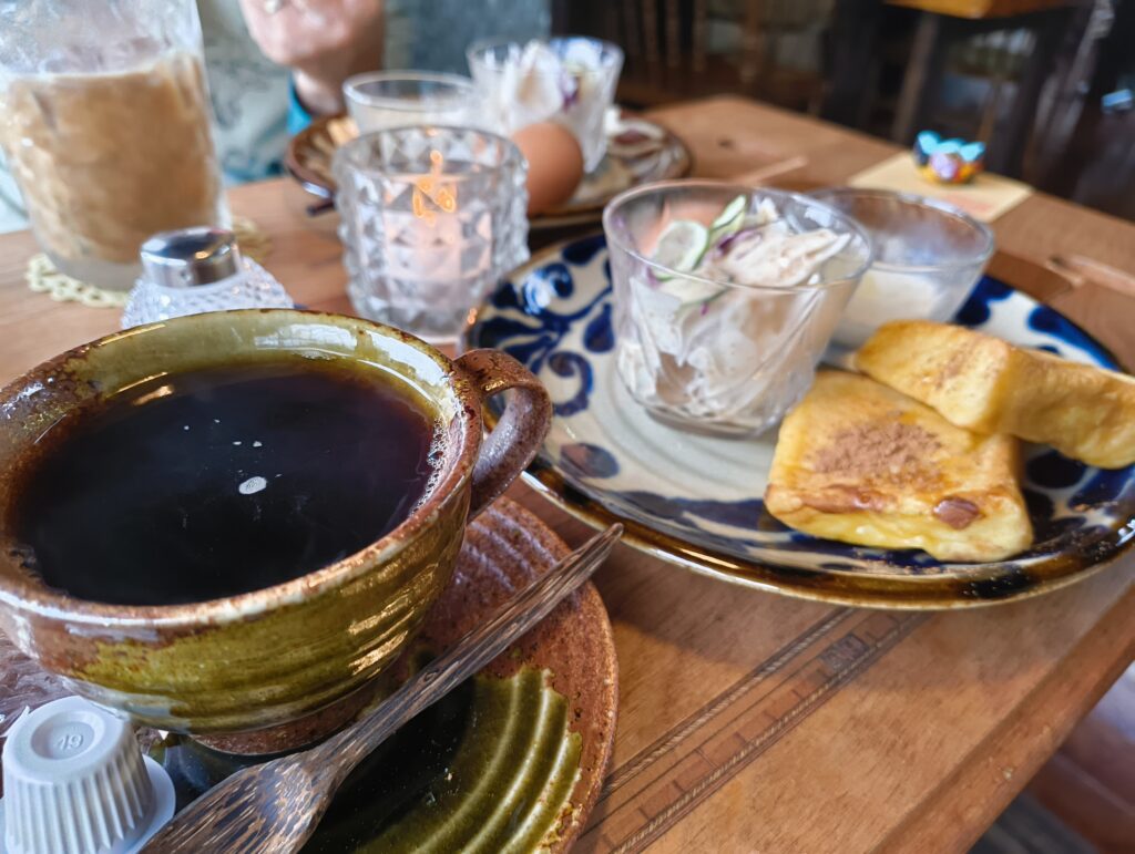 cafeひめゆりのモーニングセット。フレンチトースト。
