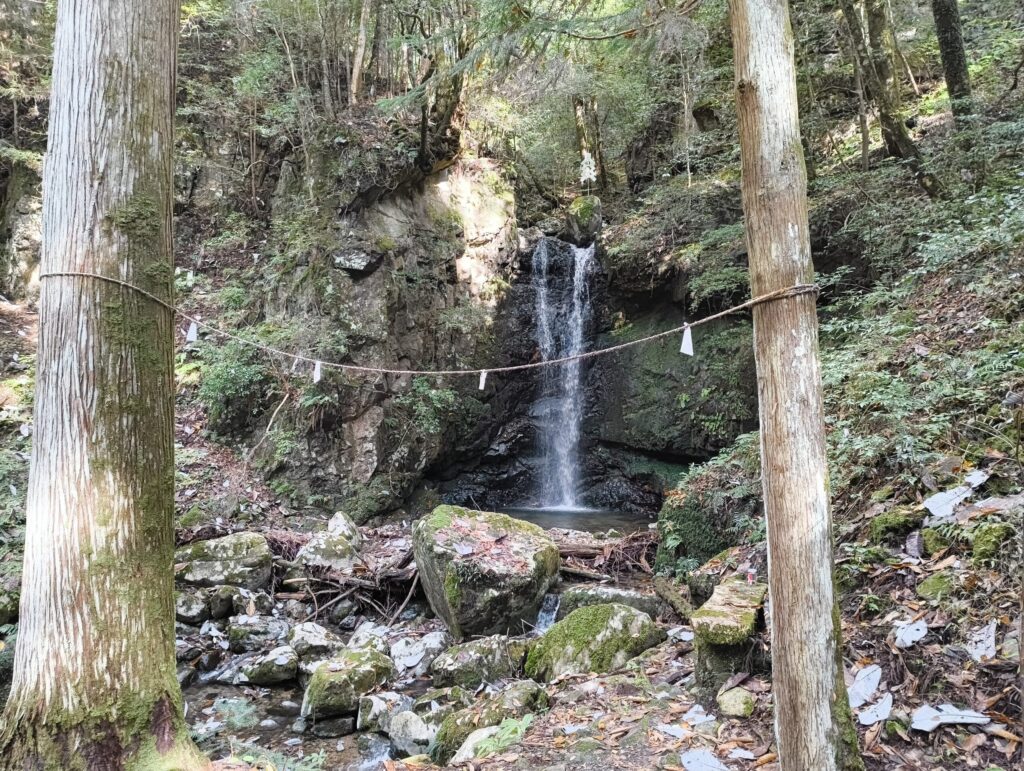 滝神社の権現滝