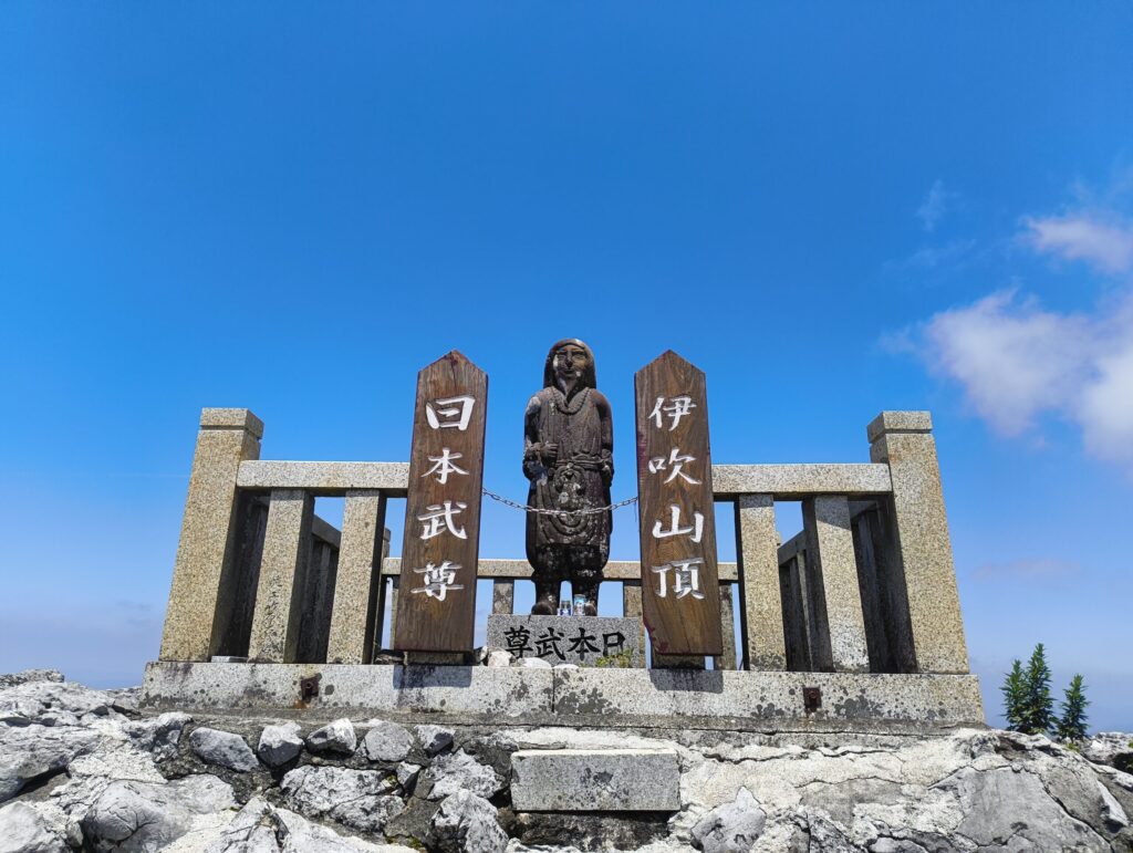日本武尊像の写真