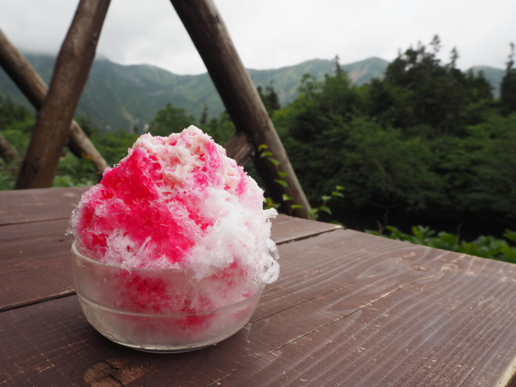 山小屋のかき氷の写真