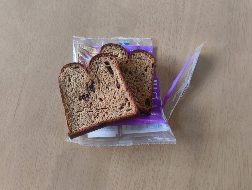 ベースブレッドのミニ食パンレーズンの写真